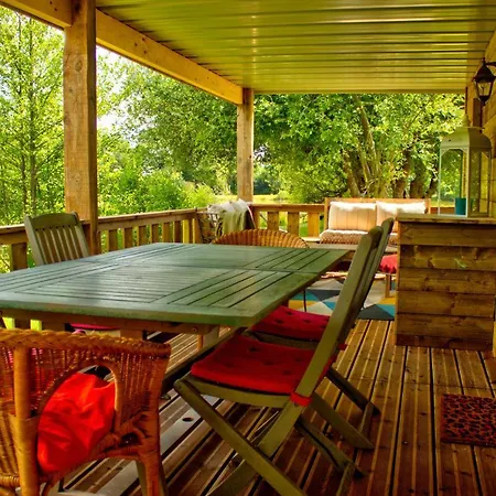 Domaine Des Z'ailes Penzion Saint-Florent-des-Bois