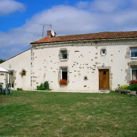 Penzion Domaine Des Z'ailes Saint-Florent-des-Bois