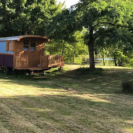 Penzion Domaine Des Z'ailes Saint-Florent-des-Bois